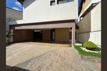 Casa à venda com 268m², 3 quartos e 9 vagas