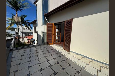 Casa à venda com 268m², 3 quartos e 9 vagas