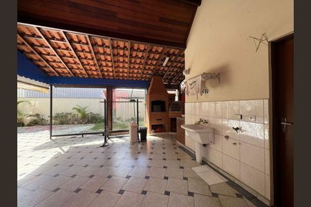 Casa à venda com 268m², 3 quartos e 9 vagas