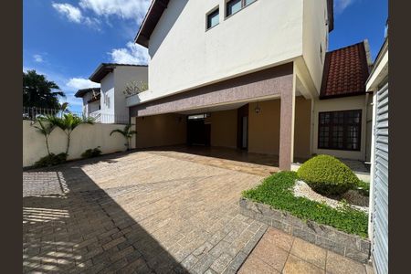 Casa à venda com 268m², 3 quartos e 9 vagas