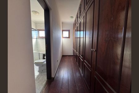 Casa à venda com 268m², 3 quartos e 9 vagas