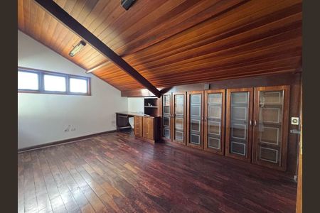 Casa à venda com 268m², 3 quartos e 9 vagas