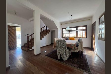 Casa à venda com 268m², 3 quartos e 9 vagas