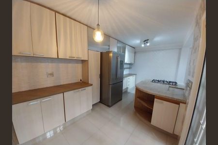 Casa à venda com 3 quartos, 172m² em Vila Suzana, São Paulo