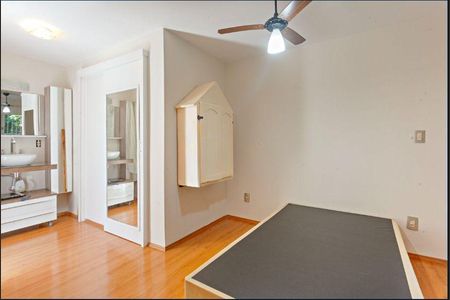 Casa à venda com 3 quartos, 172m² em Vila Suzana, São Paulo