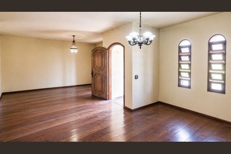 Casa à venda com 4 quartos, 385m² em Residencial Cinco (Alphaville), Santana de Parnaíba