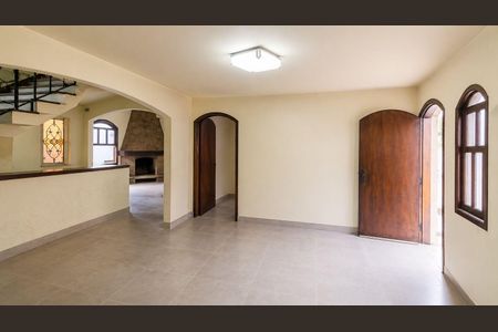 Casa à venda com 4 quartos, 385m² em Residencial Cinco (Alphaville), Santana de Parnaíba