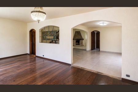 Casa à venda com 4 quartos, 385m² em Residencial Cinco (Alphaville), Santana de Parnaíba