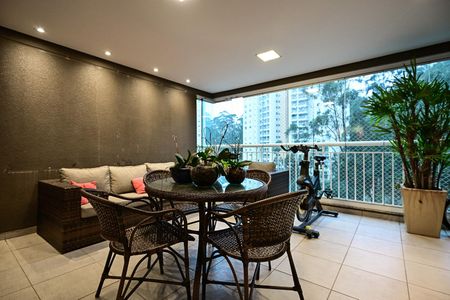 Apartamento à venda com 168m², 3 quartos e 3 vagasVaranda