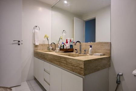 Apartamento à venda com 168m², 3 quartos e 3 vagasBanheiro da Suíte  3