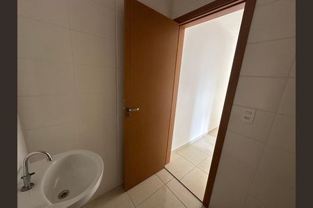 Apartamento para alugar com 46m², 2 quartos e 1 vaga Apartamento para alugar com 46m², 2 quartos e 1 vagaBanheiro