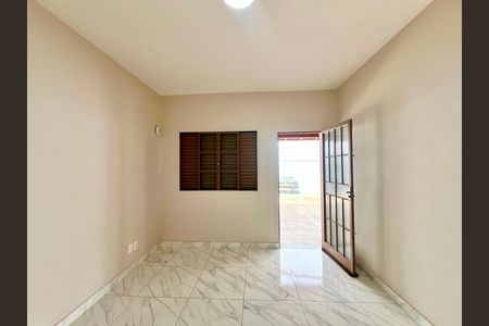 Sala de casa para alugar com 4 quartos, 490m² em Glória, Belo Horizonte