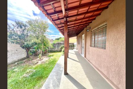 Casa à venda com 490m², 4 quartos e 3 vagas Casa à venda com 490m², 4 quartos e 3 vagasQuintal