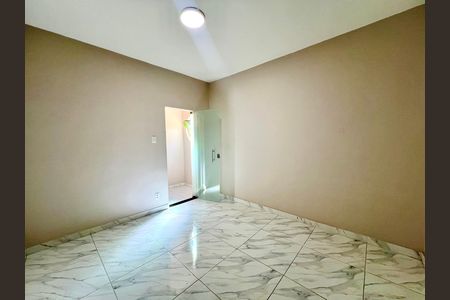 Casa à venda com 490m², 4 quartos e 3 vagas Casa à venda com 490m², 4 quartos e 3 vagasQuarto 2