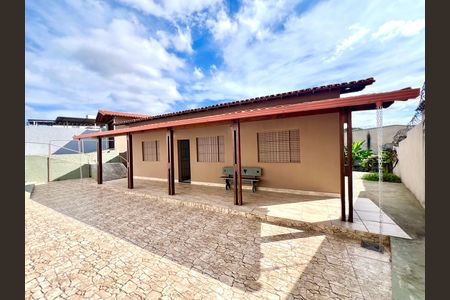 Casa à venda com 490m², 4 quartos e 3 vagas Casa à venda com 490m², 4 quartos e 3 vagasCasa