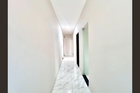 Casa à venda com 490m², 4 quartos e 3 vagas Casa à venda com 490m², 4 quartos e 3 vagasCorredor
