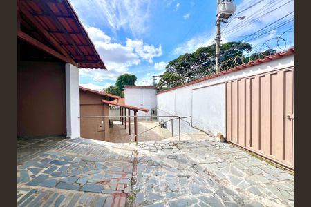 Casa à venda com 490m², 4 quartos e 3 vagas Casa à venda com 490m², 4 quartos e 3 vagasGaragem