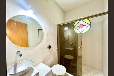 Banheiro Social de casa para alugar com 4 quartos, 490m² em Glória, Belo Horizonte