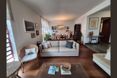 Casa à venda com 3 quartos, 235m² em Vila Madalena, São Paulo