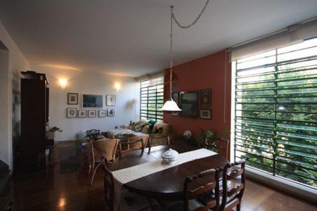 Casa à venda com 3 quartos, 235m² em Vila Madalena, São Paulo
