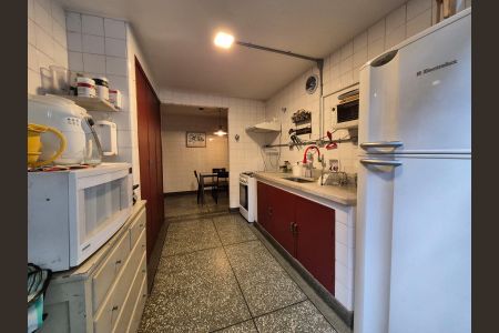 Casa à venda com 3 quartos, 235m² em Vila Madalena, São Paulo