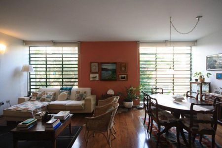 Casa à venda com 3 quartos, 235m² em Vila Madalena, São Paulo