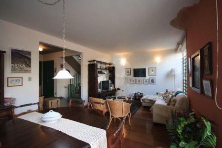 Casa à venda com 3 quartos, 235m² em Vila Madalena, São Paulo