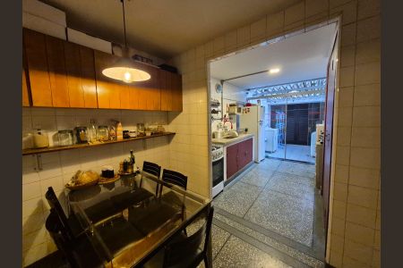 Casa à venda com 3 quartos, 235m² em Vila Madalena, São Paulo
