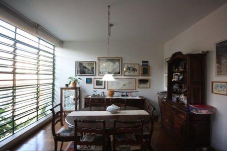 Casa à venda com 3 quartos, 235m² em Vila Madalena, São Paulo