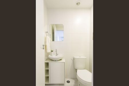 Banheiro  de apartamento à venda com 1 quarto, 28m² em Jardim Caravelas, São Paulo