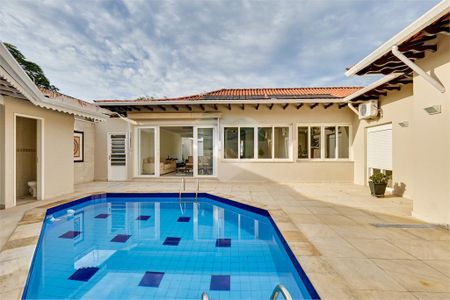 Casa à venda com 215m², 4 quartos e 4 vagas
