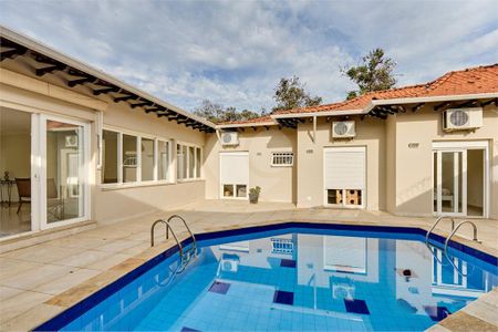 Casa à venda com 215m², 4 quartos e 4 vagas