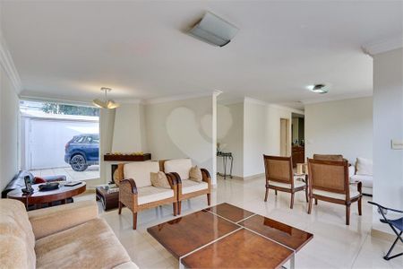 Casa à venda com 4 quartos, 215m² em Jardim Campo Grande, São Paulo