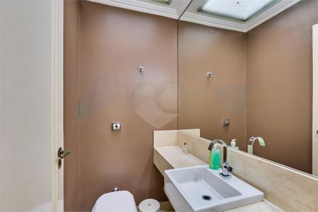 Casa à venda com 215m², 4 quartos e 4 vagas