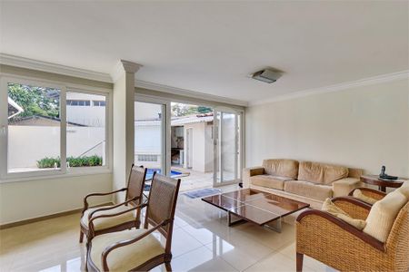 Casa à venda com 4 quartos, 215m² em Jardim Campo Grande, São Paulo
