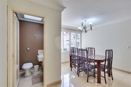 Casa à venda com 4 quartos, 215m² em Jardim Campo Grande, São Paulo