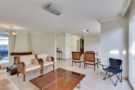 Casa à venda com 215m², 4 quartos e 4 vagas