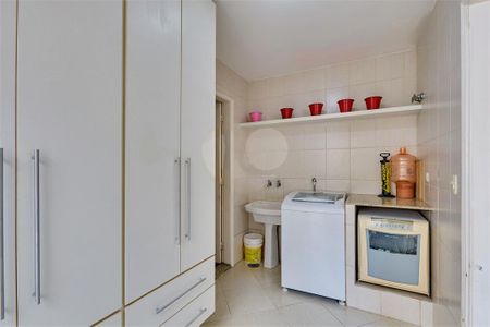 Casa à venda com 215m², 4 quartos e 4 vagas
