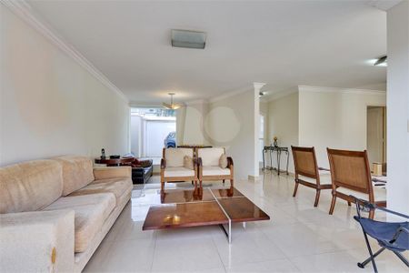 Casa à venda com 4 quartos, 215m² em Jardim Campo Grande, São Paulo