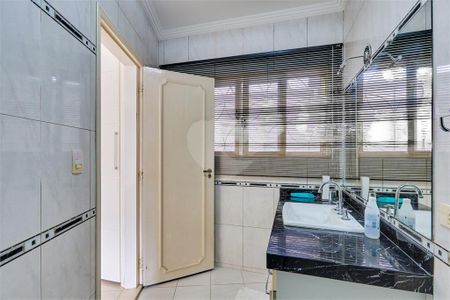 Casa à venda com 215m², 4 quartos e 4 vagas
