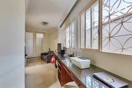 Casa à venda com 215m², 4 quartos e 4 vagas