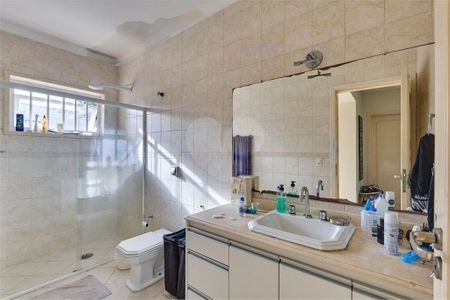 Casa à venda com 215m², 4 quartos e 4 vagas