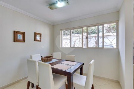Casa à venda com 215m², 4 quartos e 4 vagas