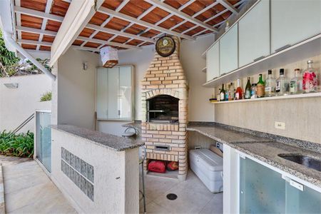 Casa à venda com 215m², 4 quartos e 4 vagas