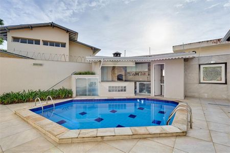 Casa à venda com 215m², 4 quartos e 4 vagas