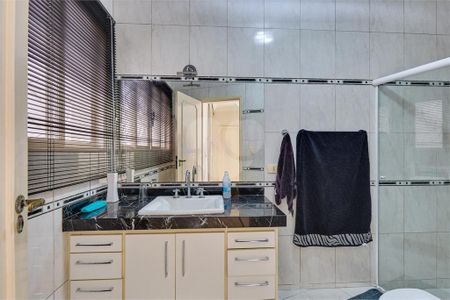 Casa à venda com 215m², 4 quartos e 4 vagas