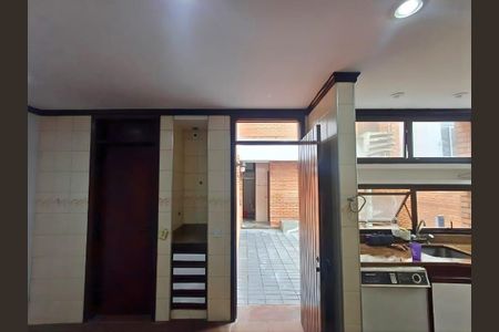 Casa à venda com 310m², 6 quartos e 2 vagas