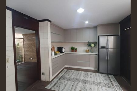 Casa à venda com 310m², 6 quartos e 2 vagas
