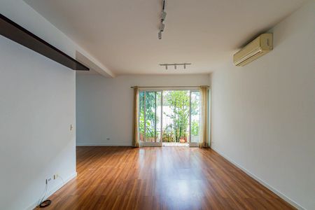 Casa para alugar com 240m², 4 quartos e 3 vagas Casa para alugar com 240m², 4 quartos e 3 vagasSala