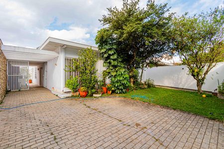 Casa para alugar com 240m², 4 quartos e 3 vagas Casa para alugar com 240m², 4 quartos e 3 vagasGaragem/Jardim